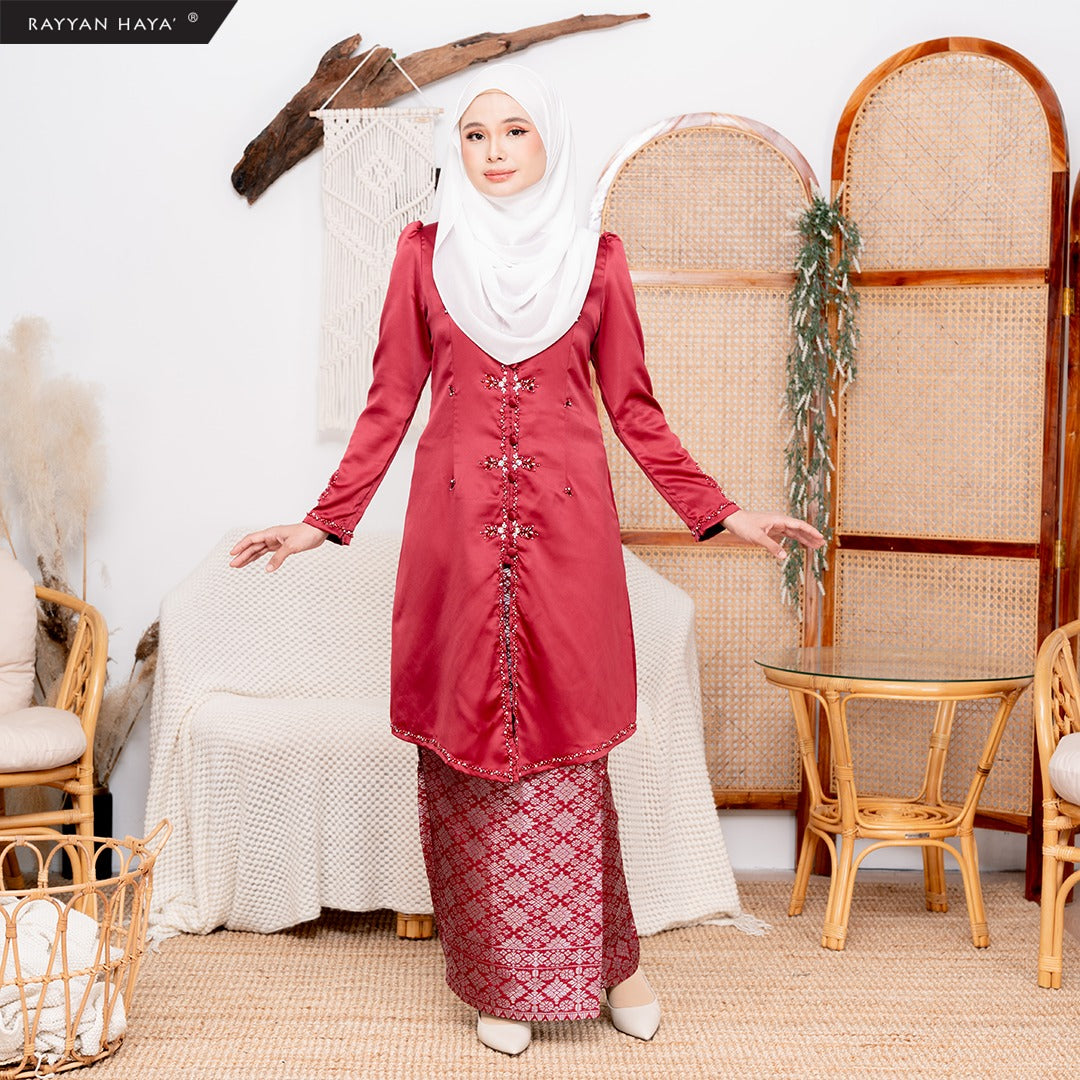 Maleeka Kurung (Maroon) – Rayyan Haya'